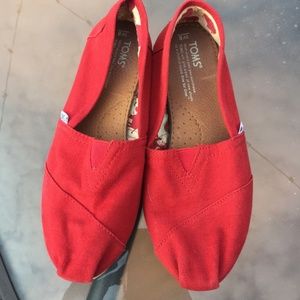 Red Womens Toms size 8